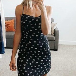 Aritzia Wilfred classic mini dress in black daisy size 6